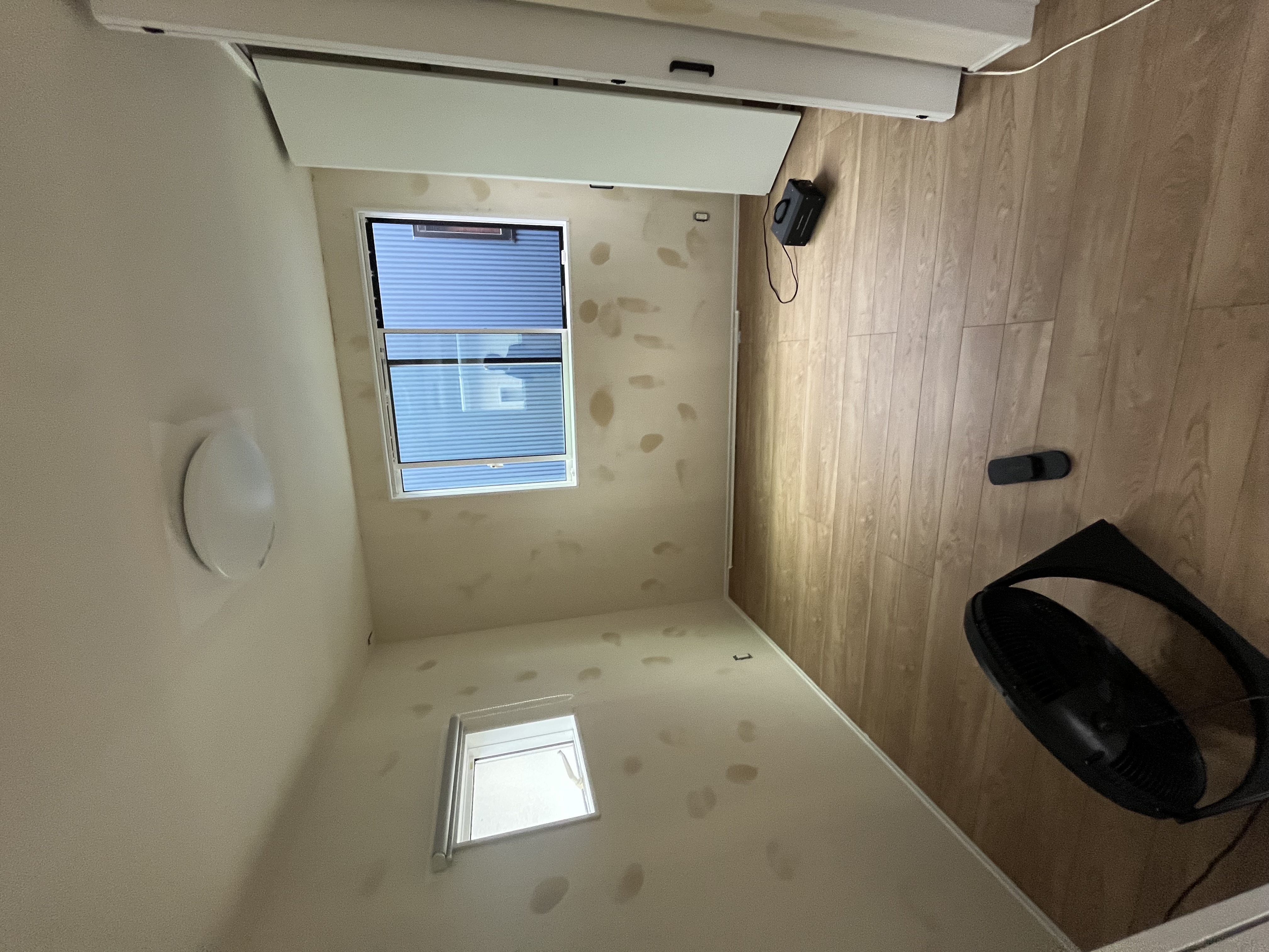 より臭いを消臭する為に弊社独自の施工方法にて消臭致しますの画像